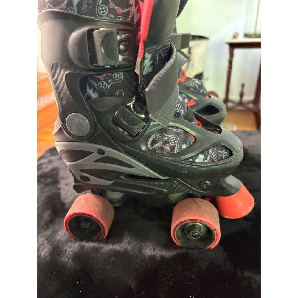 Roller Derby Boys Fun Roll Adjustable Roller Skates Gamer Print Black Red J12-2